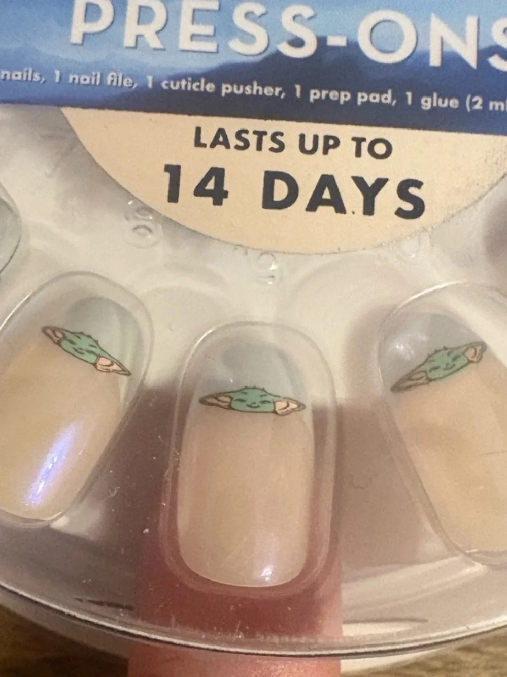 Star Wars Grogu Instant Mani Press-Ons in Beige with Green Accent